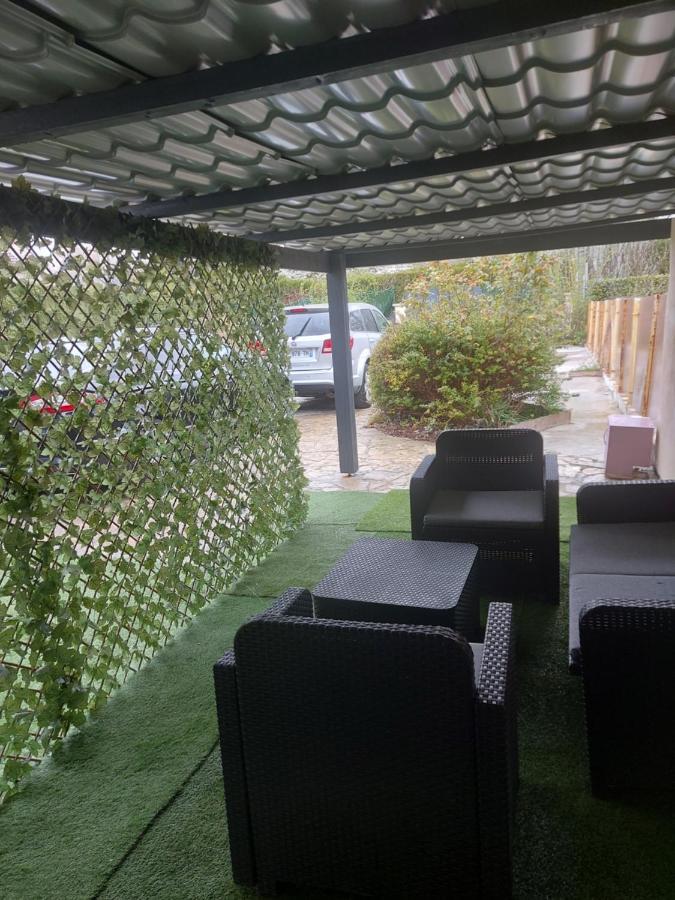 Grand Studio Entier Ecquevilly Exterior foto