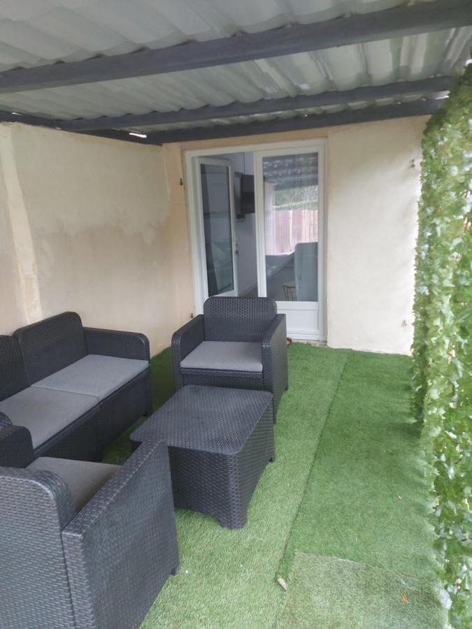 Grand Studio Entier Ecquevilly Exterior foto